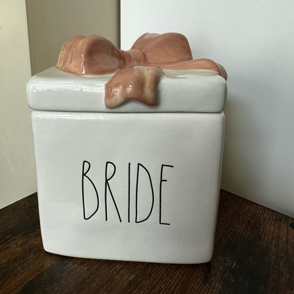 Rae Dunn BRIDE large candle 👰‍♀️